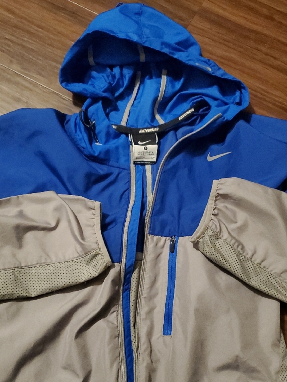Nike Men’s Blue and Gray Hooded Reflective Windbreaker Jacket With Pockets - Picture 3 of 14